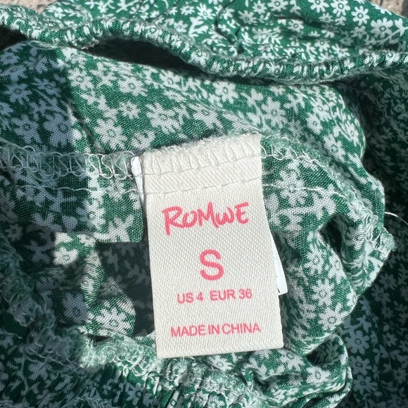 EUC ROMWE Green micro floral skirt SIZE 4/S elastic waist - Picture 4 of 4